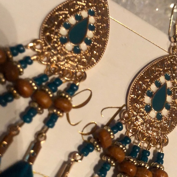 Boho Feather Long Earrings in Box Designer Green - Picture 4 of 6